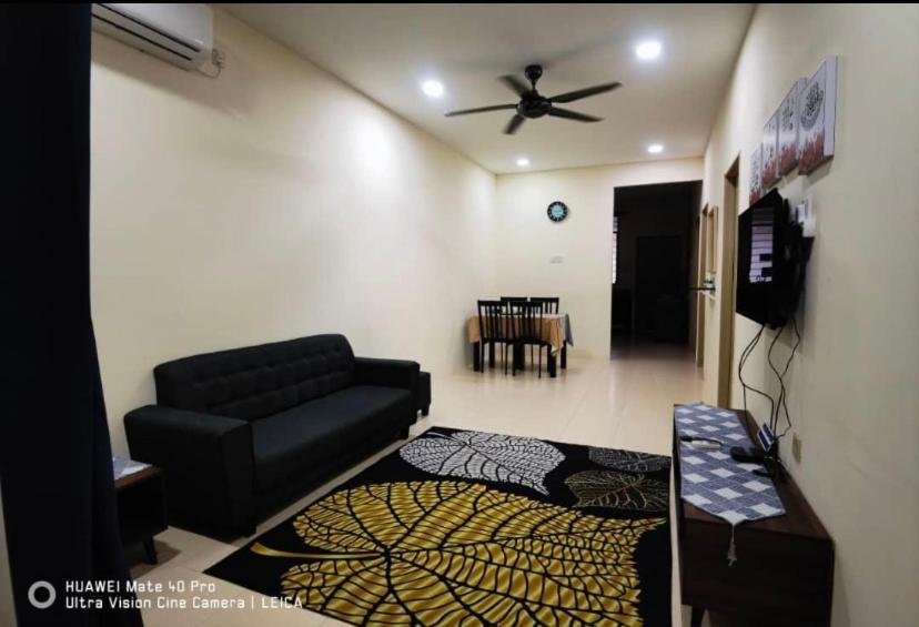 Cahya Homestay Bukit Gambang Eksteriør billede